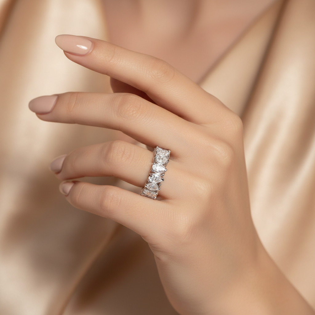 Lumière Eternity Band