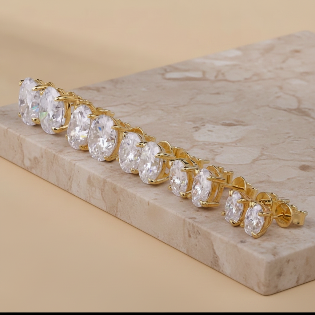 L'Ovale Lumière Studs