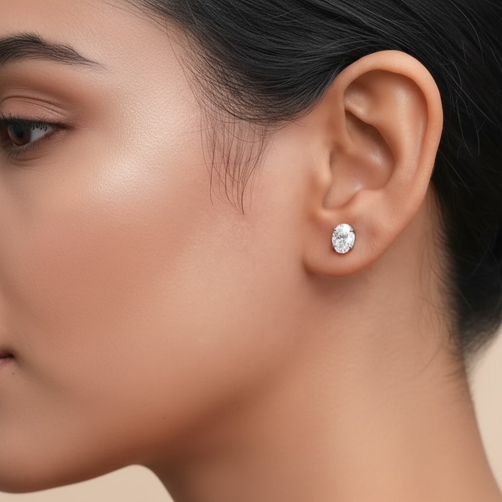 L'Ovale Lumière Studs