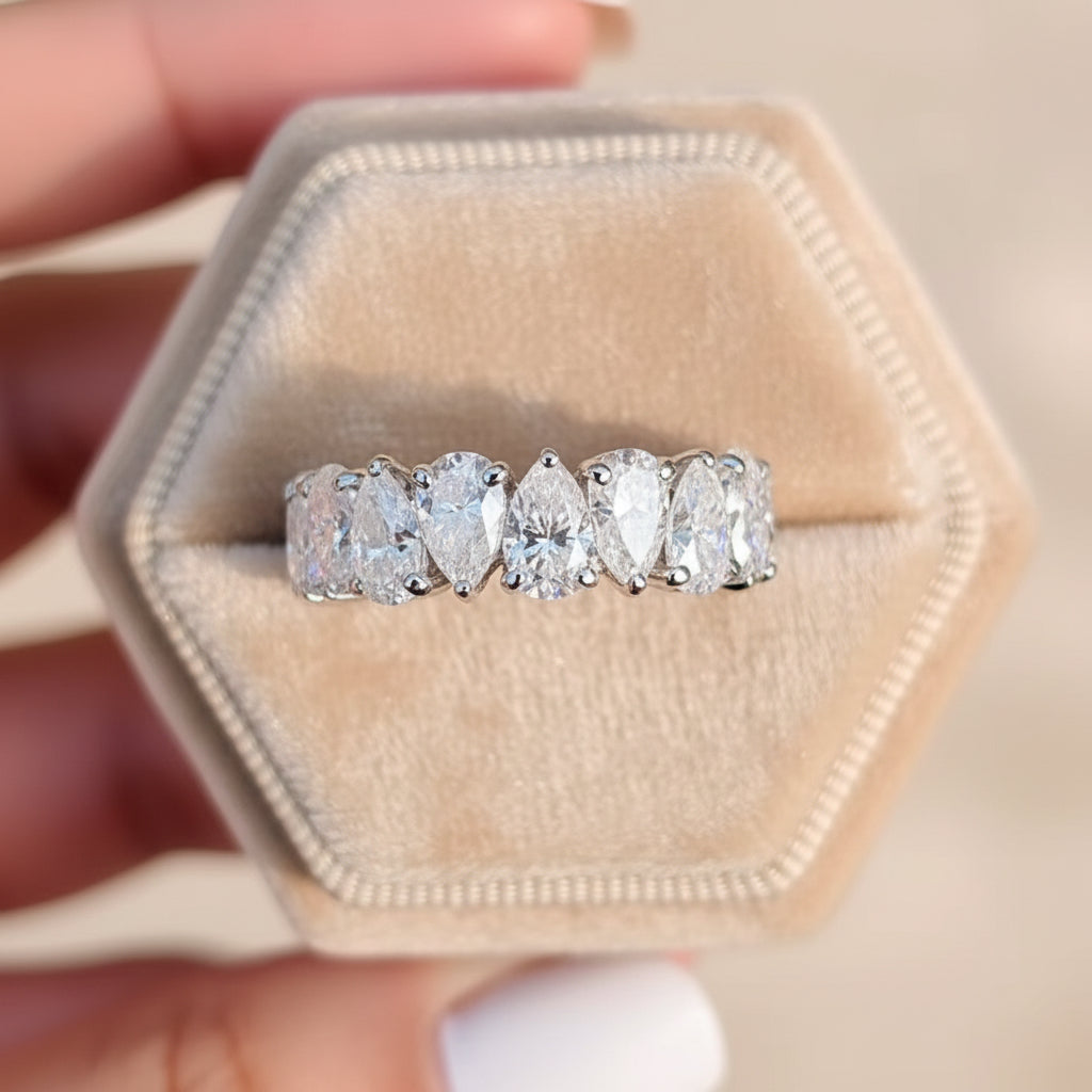 Lumière Eternity Band