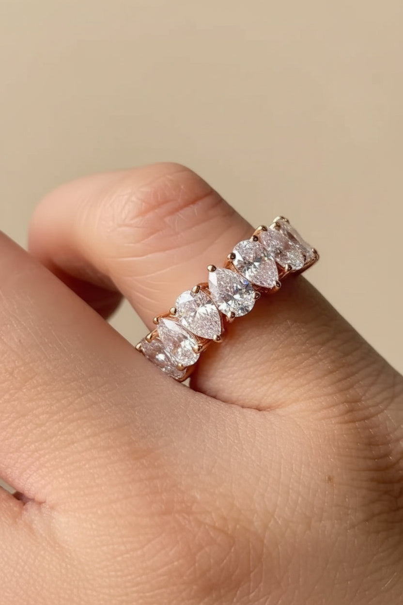Lumière Eternity Band