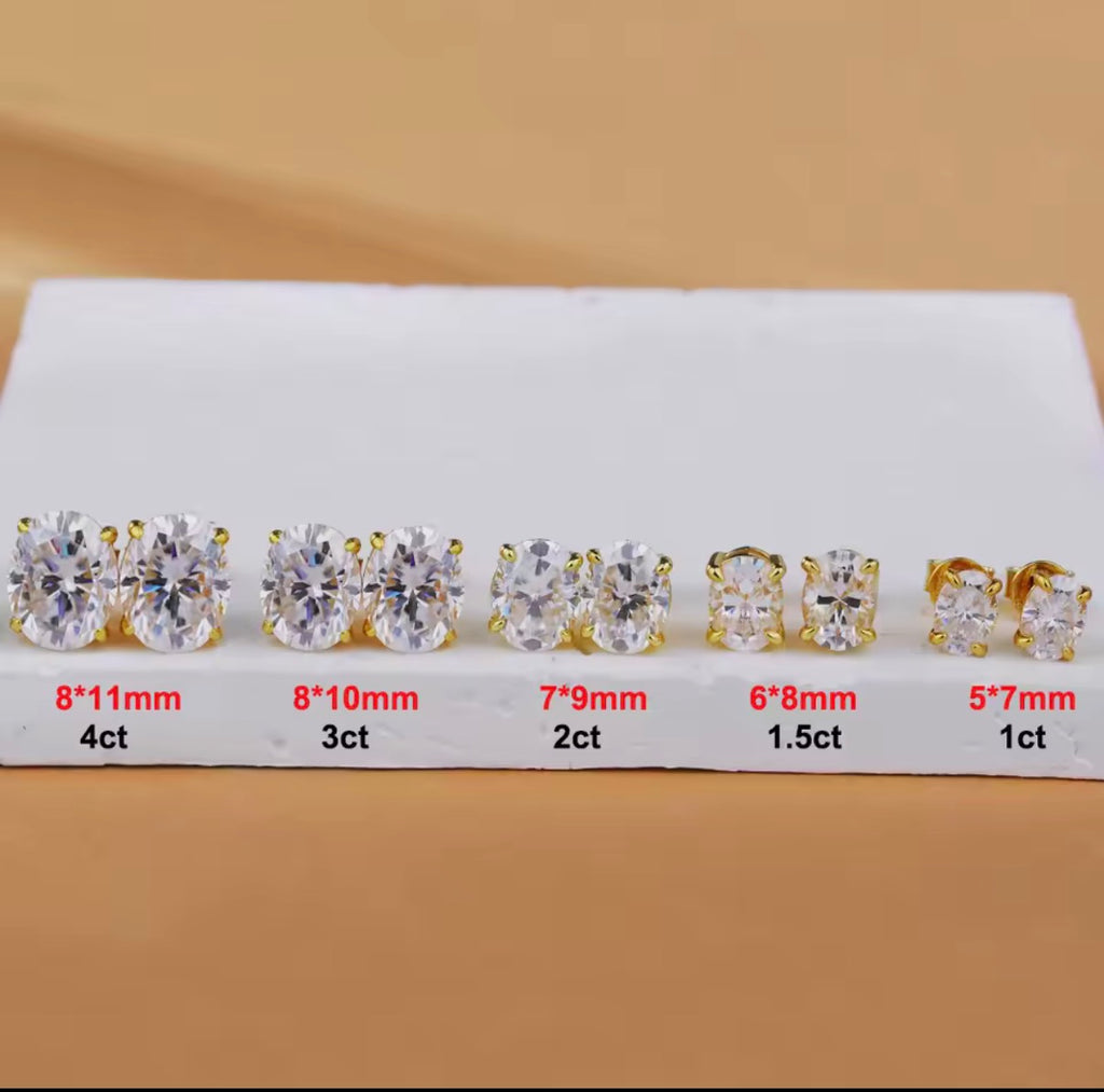 L'Ovale Lumière Studs