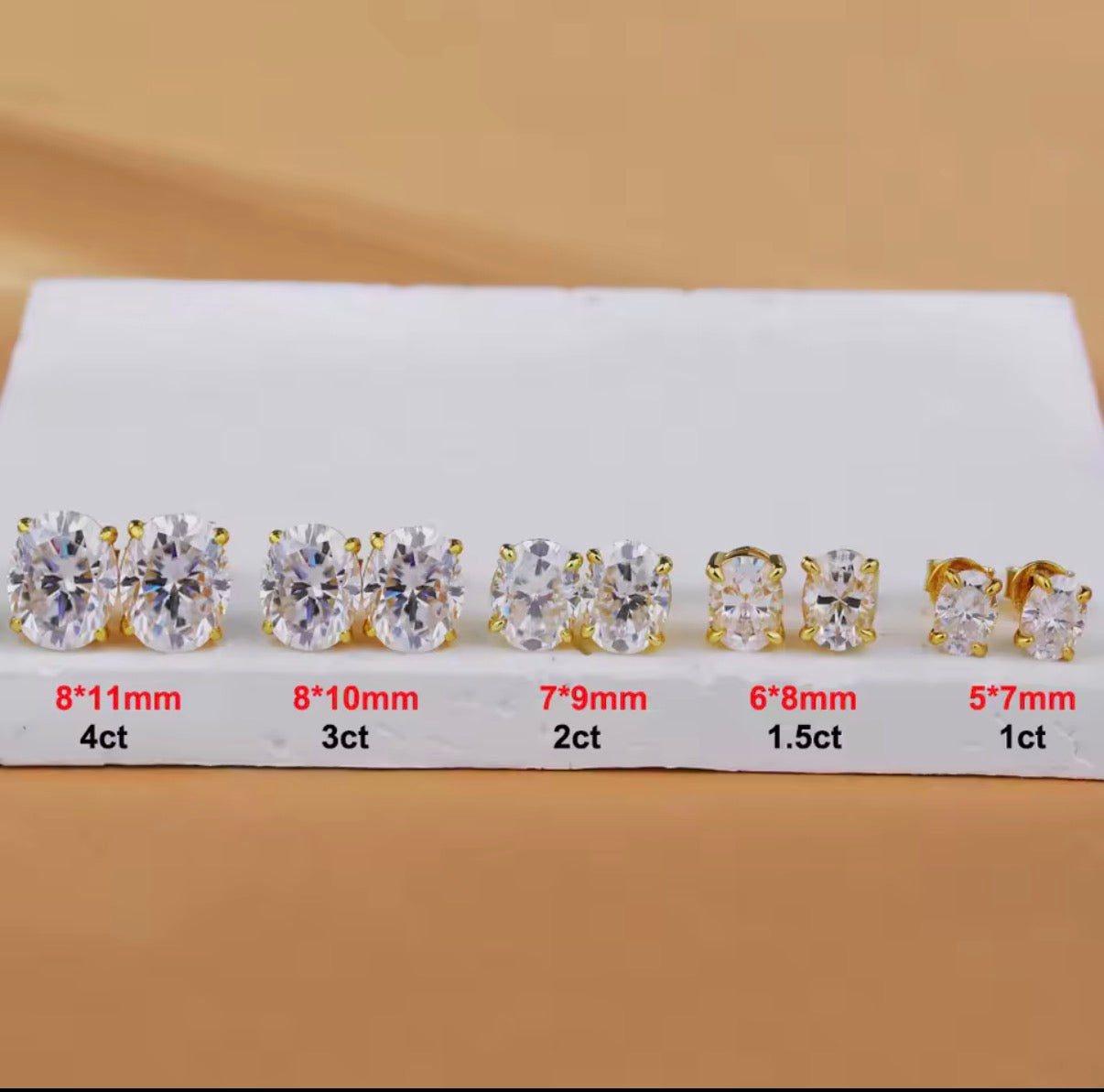L'Ovale Lumière Studs