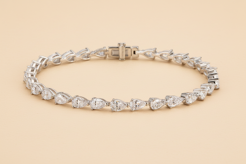 The Pear-Éclat Tennis Bracelet