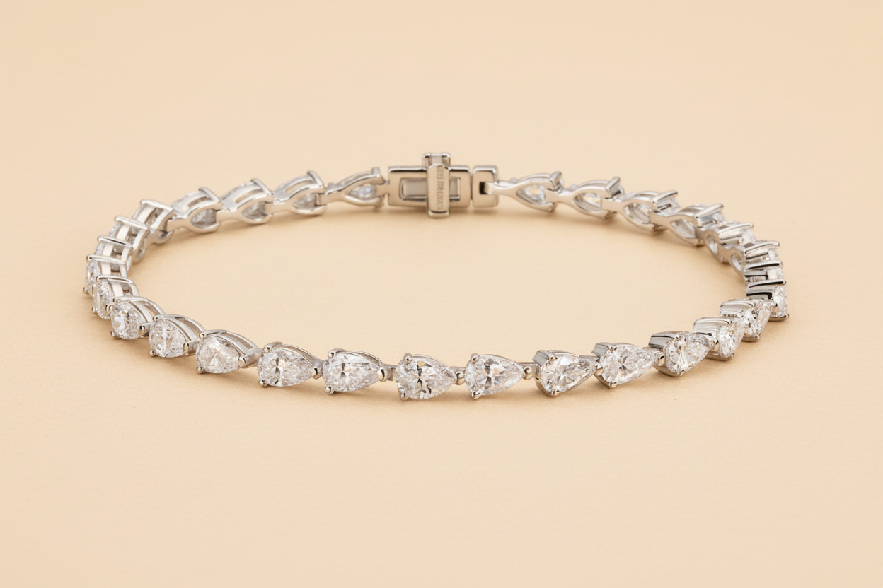 The Pear-Éclat Tennis Bracelet