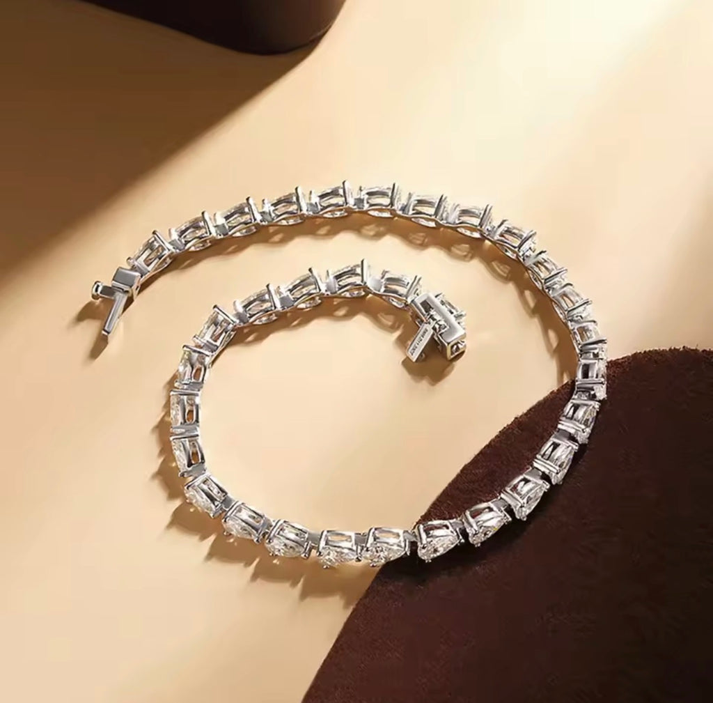 The Pear-Éclat Tennis Bracelet